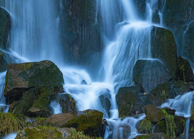 Serene Waterfall Over Mossy Rocks
