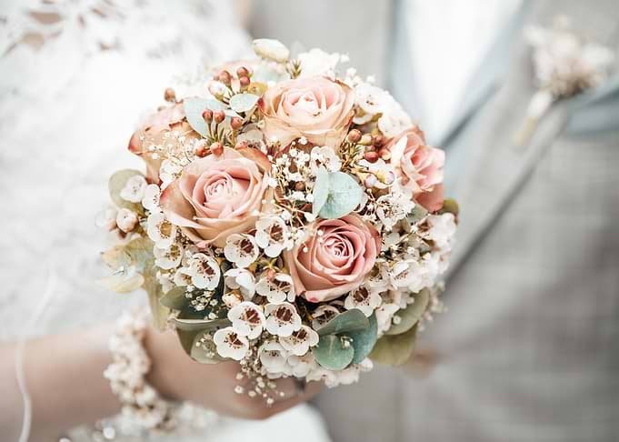 Elegant Flower Bouquet with Pink Roses