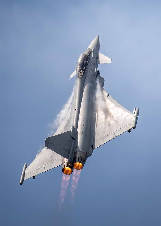 Eurofighter Typhoon in Vertical Climb
