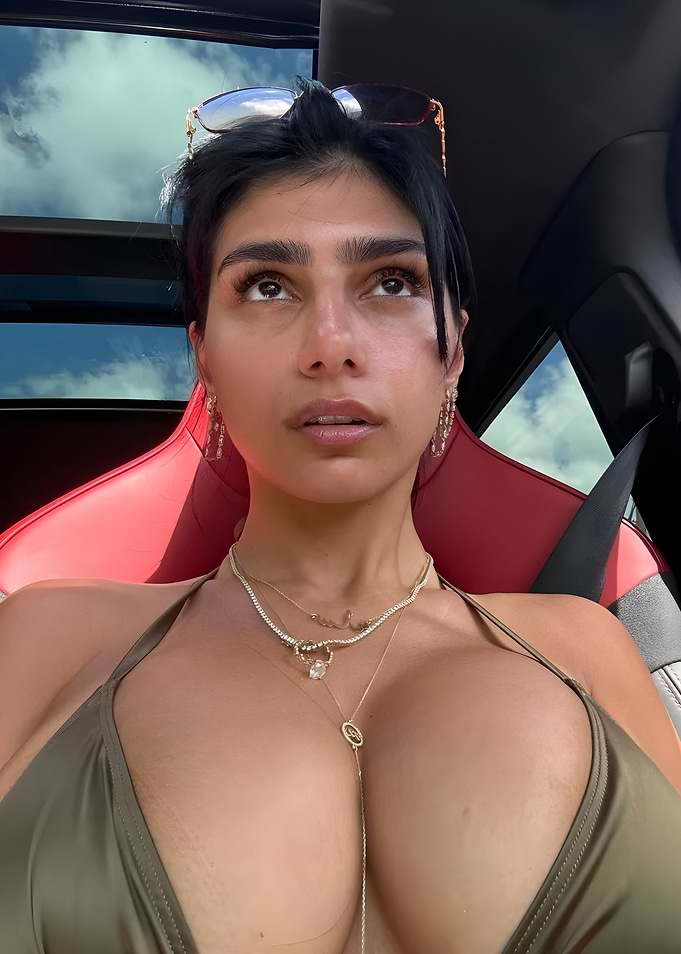 Mia Khalifa in a car