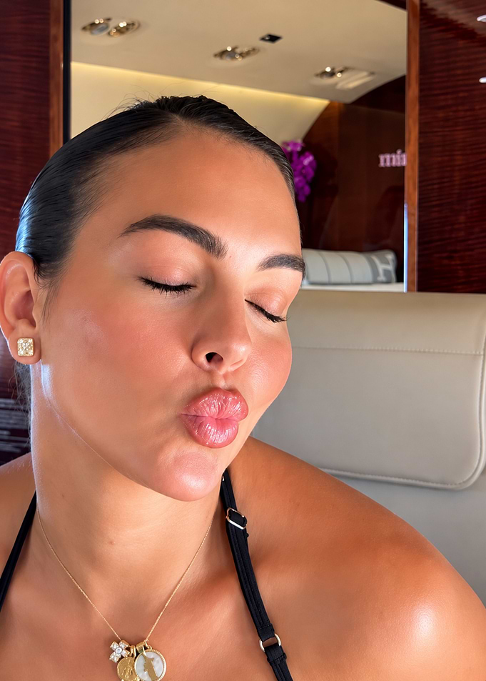 Georgina Rodriguez blowing a kiss