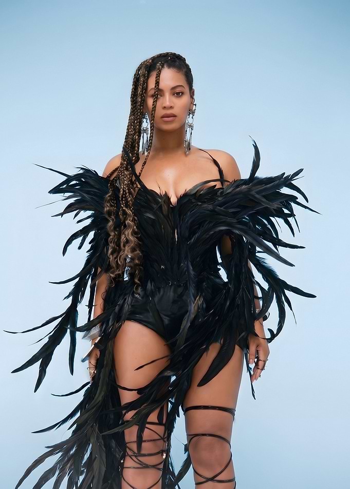 Beyoncé in Dramatic Feathered Outfit