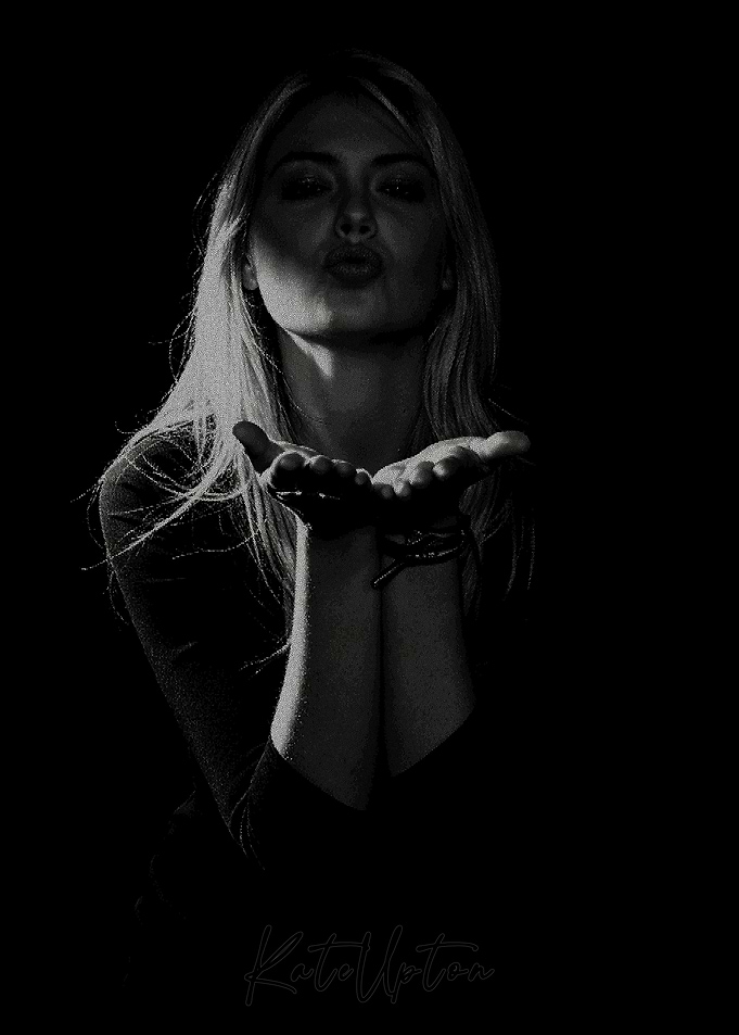 Kate Upton blowing a kiss