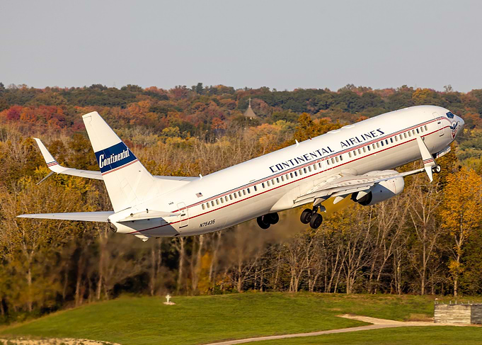Continental Retro 737-900 Departure