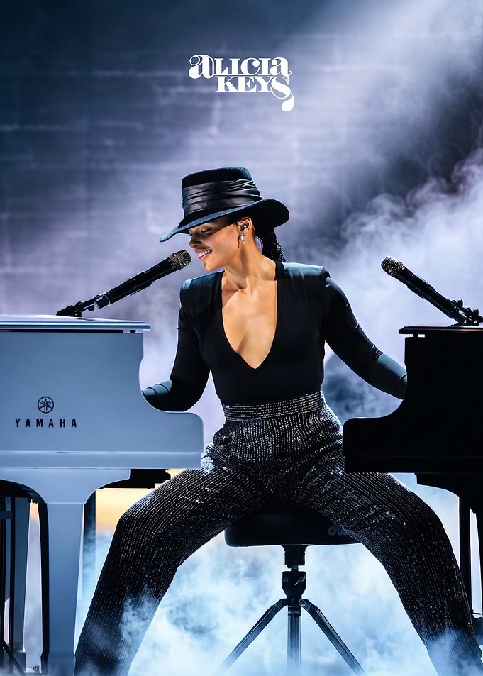 Alicia Keys Performing at Piano