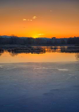 Sunset on lake