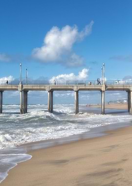 World Famous Huntington Beach Pier in Southern Californ ...