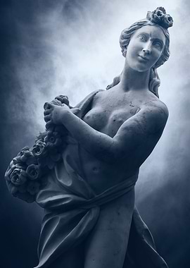 Roman statue carrying flowers