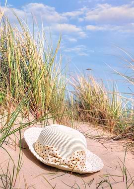 sunhat on the beach