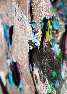 Graffiti art that starts to crumbles