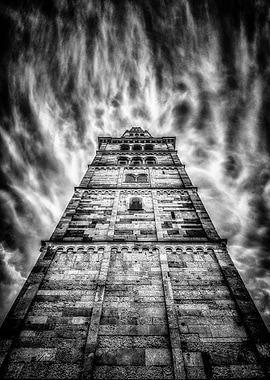 La ghirlandina, Italy