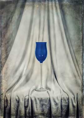 Blue cup, or maybe the Grial...