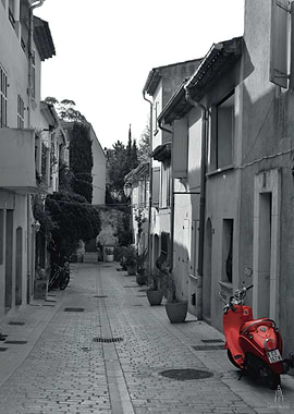 Red scooter Saint Tropez