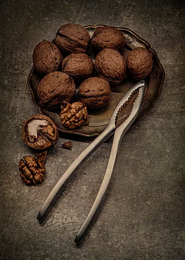 Still life with walnuts