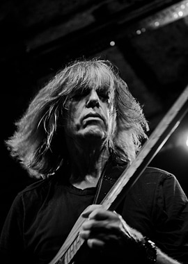 Mike Stern playing guitar