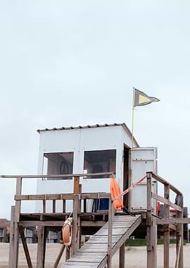 Lifieguard cabin