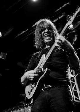 Mike Stern playing guitar