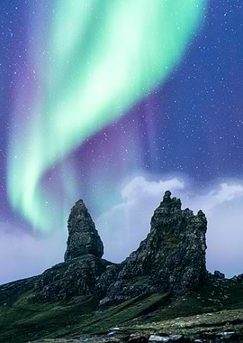 Green aurora over the peak
