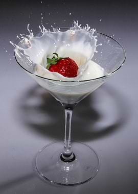 Creamy strawberry glass