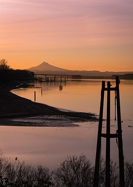 Mt Hood mornings on river