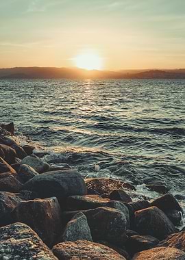 Horizon at the rocks