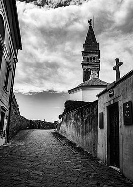 Path to Piran Chapel
