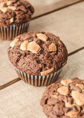Three chocolate muffins li