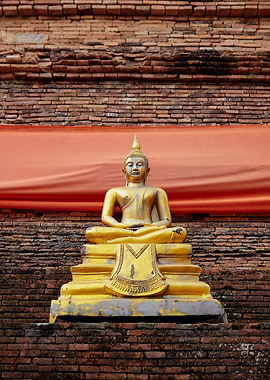 Golden Buddha statue