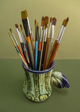 Mug with brushes