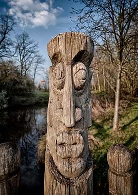 Gifhor Wood Faces IX