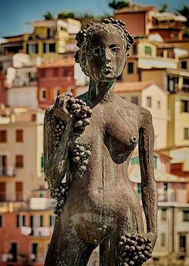 The Lady Of The Grapes