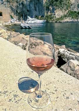 Rose wine in Riviera