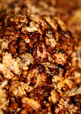 Caramelized nuts macro