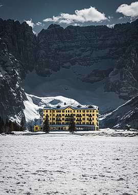 Misurina lake and hotel