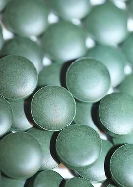 Spirulina green pills