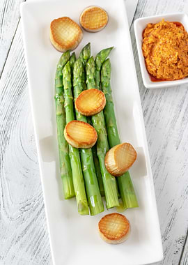 Boiled asparagus with mush