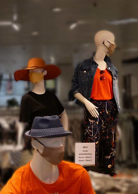 Manikins Distancing