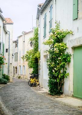 alley on ile de Re