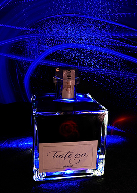 Gin with Lightpainting