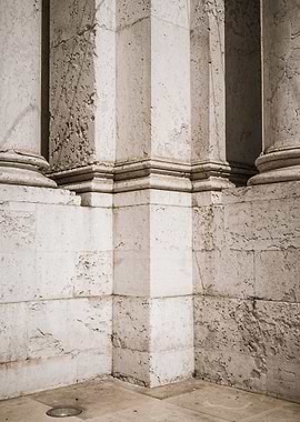 Quinta de Regalia Column