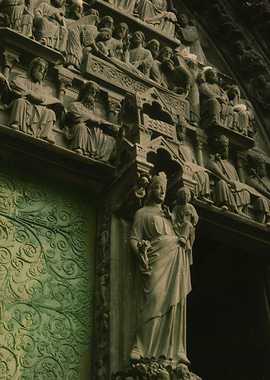 Statue of Notre Dame Paris