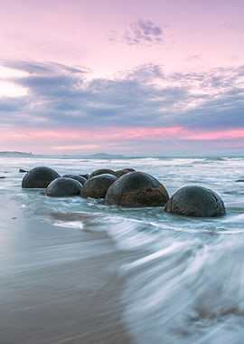 Moeraki boulders at sunset
