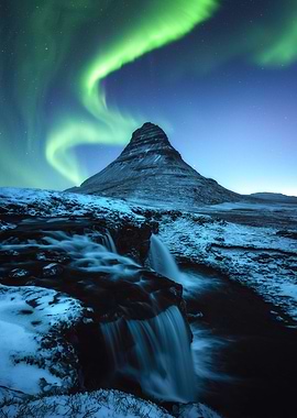 Aurora above Kirkjufell