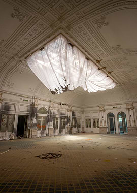 5 star abandoned hotel