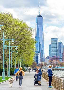 Hudson River Walk Spring