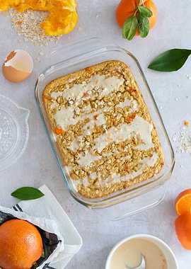 Yoghurt topped baked oats