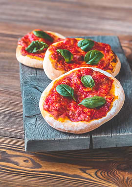 Mini Margherita pizzas