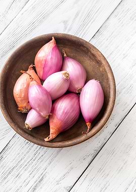 Bowl of shallots
