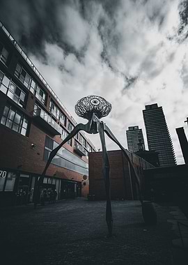 War of the worlds statue