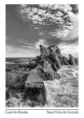 Black and white photo sea